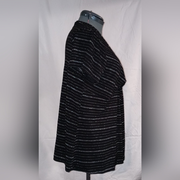 Cute plus size top - Picture 3 of 3